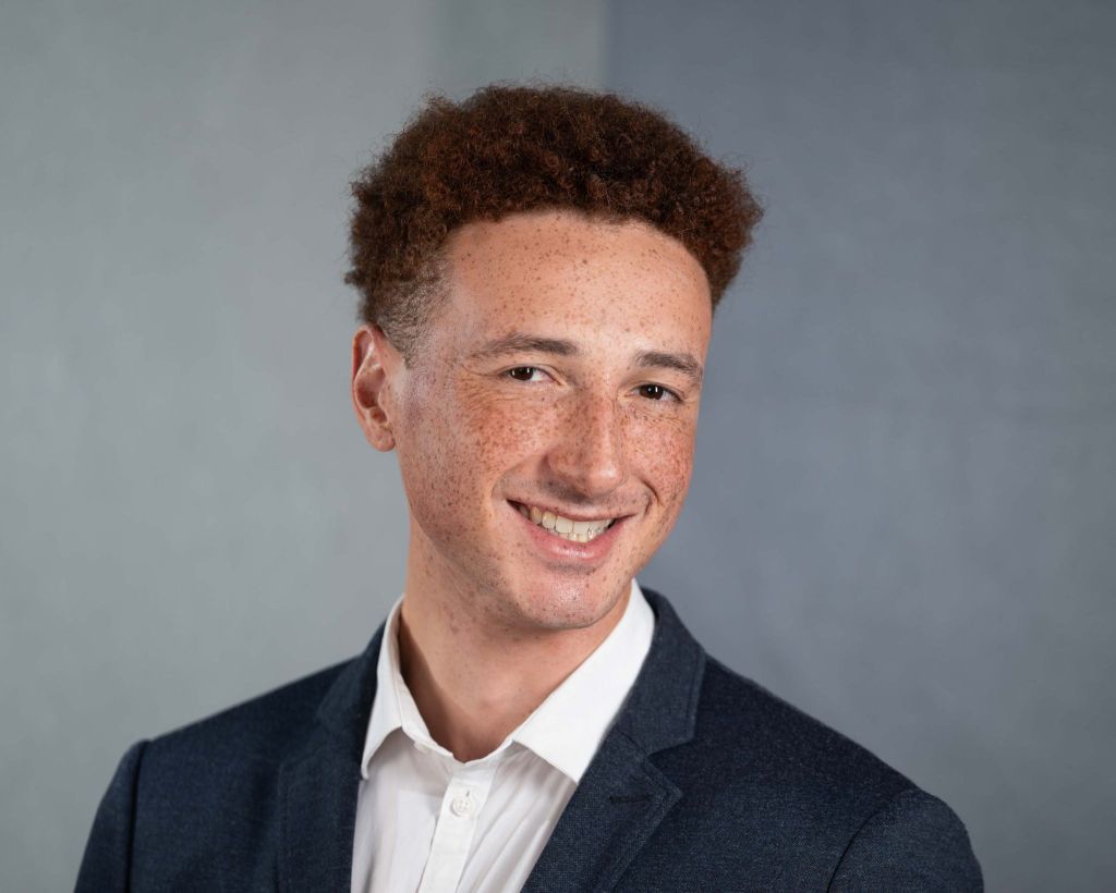 Comment réussir son portrait LinkedIn : le guide complet d’un photographe corporate